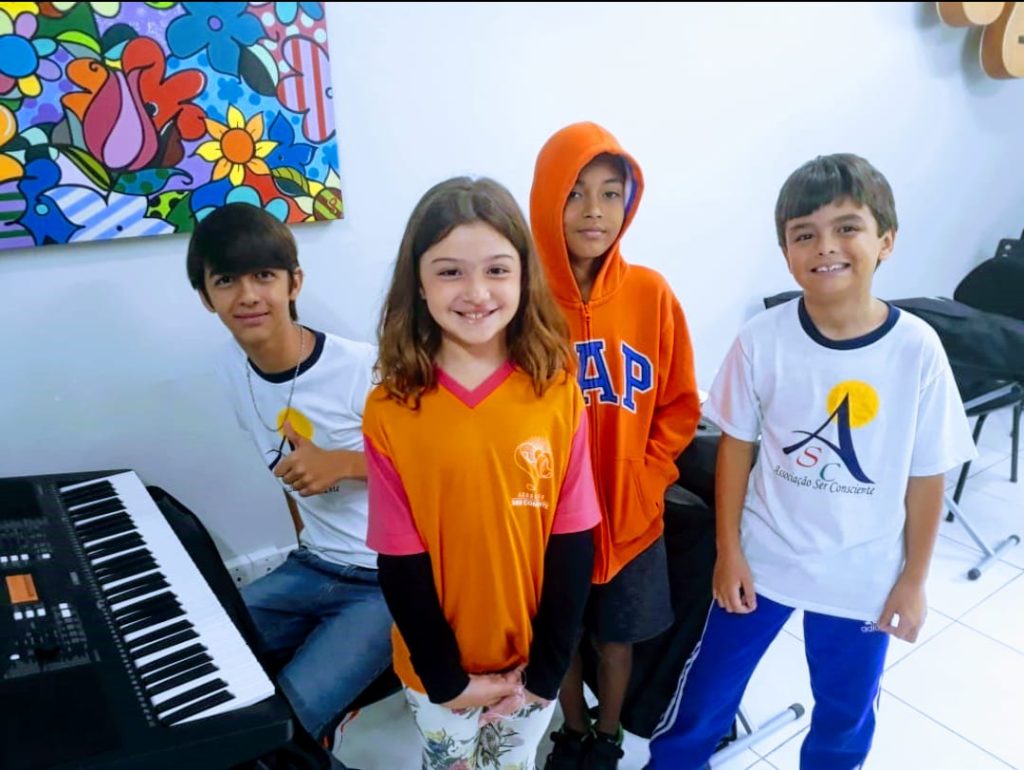 Professor ensina música utilizando sons de jogos famosos - Colégio Marista  Arquidiocesano